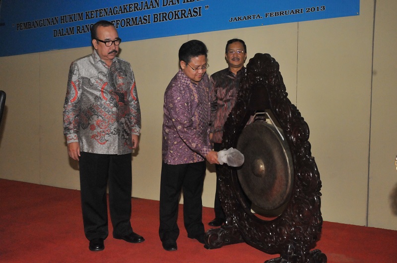 Rakornis bidang hukum Nakertrans Tahun 2013